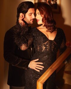 Anushka Ranjan Instagram - Happy Valentine’s Day🖤 
Will forever be the Morticia to your Gomez🧿