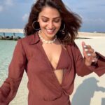 Anushka Ranjan Instagram - 🤎🦀 . . . Styled by: @sheefajgilani Assisted by: @shreyaagoel Outfit: @since1988.in Necklace: @timelessjewelsby_s @vblitzcommunications Coordinated by - @niyoshi.jain @tanyasadwhiny Baglioni Resort Maldives