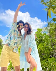 Anushka Ranjan Instagram - All colors of love💛💙💚 @baglioniresortmaldives