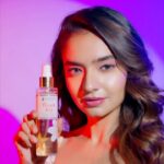 Anushka Sen Instagram - Set the Vibe✨🫶🏻 . Introducing Pilgrim’s All new Body Mist jo bane hai aapke har Mood ke liye. Office ho ya Date you are all set of it. . Use my Code : AnushkaSen to get Buy 2 Get 1 Free across all product on discoverpilgrim.com. . #ad #Pilgrim #PilgrimBodyMist #SettheVibe #AnushkaSen