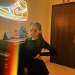 Anushka Sen Instagram - Neon dreams 🔮