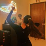 Anushka Sen Instagram - Neon dreams 🔮