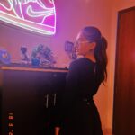 Anushka Sen Instagram - Neon dreams 🔮
