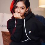 Anushka Sen Instagram - 🦦