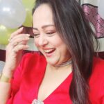 Aparajita Auddy Instagram - মেঘের মতো ভিজবো না আর একা, কলম ধরি, লিখবো পদ্য সারি; ডায়েরি জুড়ে কাটাকুটির আদর, এইটুকুই যে প্রেম করতে পারি..#reelsindia #viral#Instagram