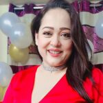 Aparajita Auddy Instagram - মেঘের মতো ভিজবো না আর একা, কলম ধরি, লিখবো পদ্য সারি; ডায়েরি জুড়ে কাটাকুটির আদর, এইটুকুই যে প্রেম করতে পারি..#reelsindia #viral#Instagram