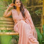 Aparna Das Instagram - Powerful in pink🌸 🥻 : @rutwva_insta 📸 : @rahul_raj_._r