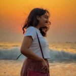 Archana Kavi Instagram - I have been wearing ocean all day. 📸 @varunnoorolil . #breeze #peace #nature #ocean Fort Kochi