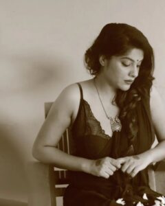 Archana Kavi Instagram - MOHINI

Photographed @jaisonmadany
Styled @sandra_resmi
Outfit @suta_bombay
MUA @merins_remyamerin
Anklet @saltstudio
Editing @salgu_maan
Special thanks @faris_hind @_thomson.george_