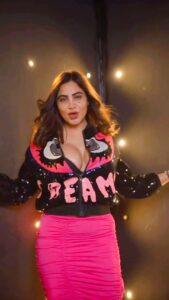 Arshi Khan Instagram - Gulabi si subah #arshi #arshikhan #arshikhanofficial #arshikhanteam #reelsinstagram #reelsvideo #reelsindia #reelitfeelit