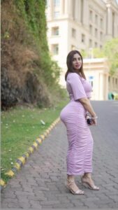 Arshi Khan Instagram - Baby it’s my world ❤️❤️❤️ #arshikhan #arshi #reels #reelsinstagram #reelsvideo #reelitfeelit #reelsindia