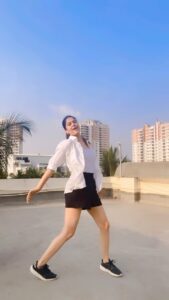 Asha Bhat Instagram - Decided to jump on this Reel wagon 😊💃

#reelsvideo #reelsinstagram #reelsindia #ashabhat #reelstrending