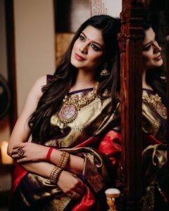Asha Bhat Instagram - Last from the series ☺️

@aashish__photography @neha_chinnappa @velvetboxby @mathura_creations
