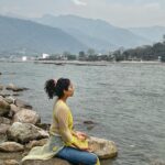 Asha Negi Instagram - I just read something that said.. The older I get, the less I hold grudges. I can be civil with people I don’t like. I can congratulate people even if they have previously annoyed me. I can speak kindly of people even if we are no longer close. I can do all this while keeping my distance and protecting my peace. And I couldn’t agree more💙🌻