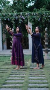 Asha Sharath Instagram - Here is the reels challenge🤩. Welcoming all dance lovers to submit under #khedda #benzyproductions #ashasharathofficial before December 10th to win gold coins🌟. I cannot wait to see your reels and perform with you💞

@kheddathemovie
@asha_sharath_official
@thesudevnair
@uthara.sharath
@bijudhwanitarang
@benzyproductions
@saregamamalayalam

#AshaSharath #Khedda #KheddaMovie #BenzyProductions #KVAbdulNazar #ManojKana #PrathapPNair #Manoj Kannoth #Bijipal #SreevalsanJMenon #ManojKuroor #KavithaJayaram #ManojKanoth #RashidAnappadi  #SaregamaMalayalam #MovieTag #reelschallenge