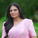 Asha Sharath Instagram - Pinky🌸 Designer n stylist: @laamiya.c.k Mua : @Shashank_makeup Photo: @insta_stories_of_sarath Saree : @lulucelebrate jewelleries: @anokhi_priyakishore