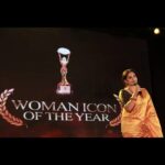 Asha Sharath Instagram - So blessed to receive the " Woman Icon Of The Year Award". It is an honour to receive the award from the great director Sri. Hariharan sir and share the stage with so many legends. Thank you Kerala vision for this award🙏🙏