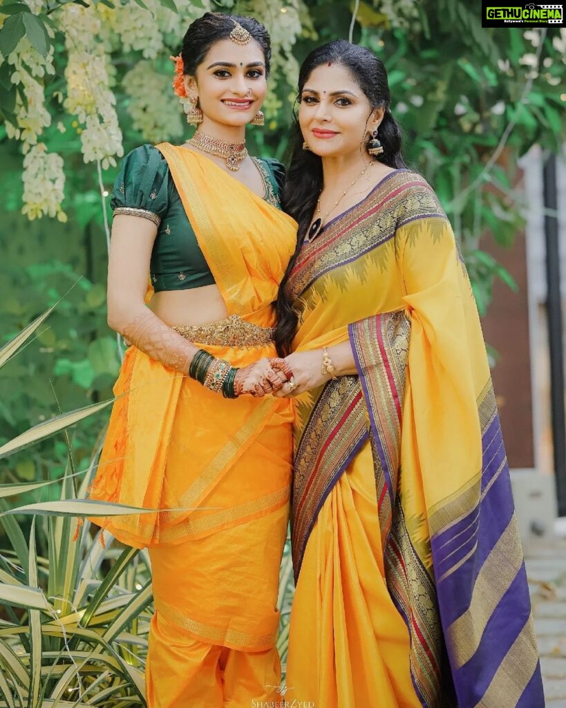 Asha Sharath Instagram - Some haldi moments 🌼 Saree : @ashasharathcollections