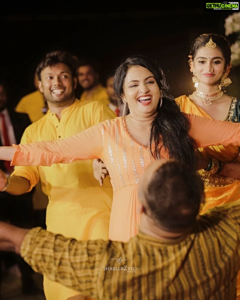 Asha Sharath Instagram - Some haldi moments 🌼 Saree : @ashasharathcollections