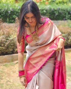 Ashika Ranganath Instagram - Wedding shenanigans ✨

Jewellery @abarantimelessjewellery 
Nose pin @aahaana_mooguthii 
Blouse @anyracouture