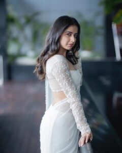 Ashika Ranganath Instagram - Back with promotional shoot pictures.. 

Also, Amigos is streaming on Netflix ♥️
Watch now for some fun & action thrill! 

Styling @manogna_gollapudi 
Outfit @drc_hyderabad 
Earrings @sangeetaboochra @tinkara.retail
Photographer @they_call_me_keshu 
Make up @sminkupofficial
