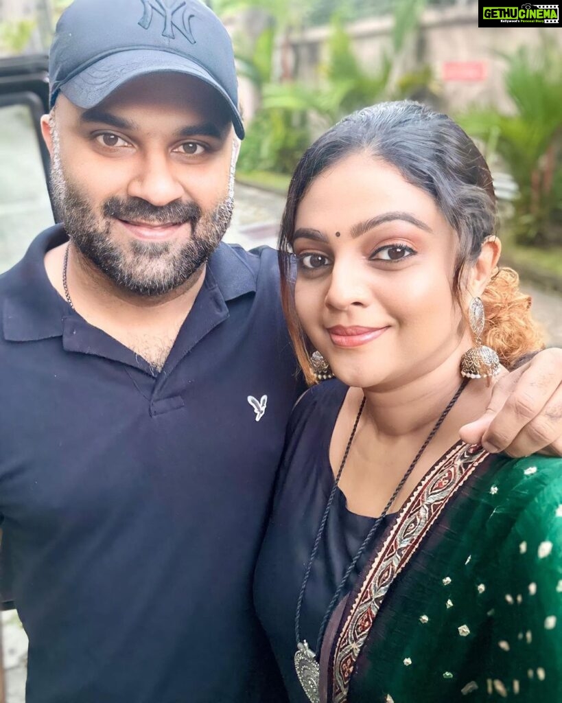 Aswathy Sreekanth Instagram - 🖤 @sreekanthsreeinsta #hubbyisintown