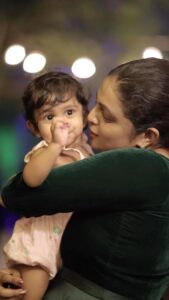 Aswathy Sreekanth Instagram - മാനത്തെയമ്പിളിത്തെല്ലു പോലെ 🥰

#babyreels #kamala #aswathysreekanth #mybabygirl