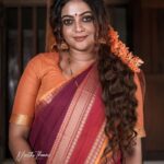 Aswathy Sreekanth Instagram - She 🧡 📸 @neethuthomasphotography Styled by @anjalii___vinod H&M @sijanmakeupartist #sareeshoot #latest #traditional #artistsoninstagram #photoshoot #aswathysreekanth #malayalamtvactress #anchor