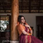 Aswathy Sreekanth Instagram - "അഞ്ജനക്കണ്ണെഴുതി ആലില താലി ചാർത്തി...” ❤️ 📷 @neethuthomasphotography Styled by @anjalii___vinod H&M @sijanmakeupartist #sareeshoot #latest #traditional #artistsoninstagram #photoshoot #aswathysreekanth #malayalamtvactress #anchor