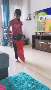 Aswathy Sreekanth Instagram - Dear Kamala, trust me…you are in the safest hands on earth ❤️
#sisters #mygirls #firststeps #iholdyou #trustme #padma #kamala