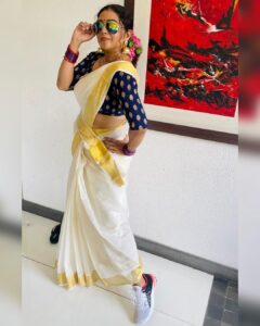 Aswathy Sreekanth Instagram - Onam is still On 😁 
And we missed you in the last frame @sreekanthsreeinsta