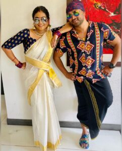 Aswathy Sreekanth Instagram - Onam is still On 😁 
And we missed you in the last frame @sreekanthsreeinsta