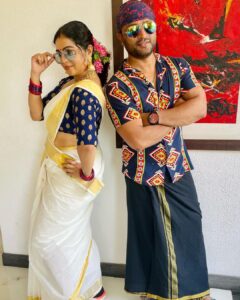 Aswathy Sreekanth Instagram - Onam is still On 😁 
And we missed you in the last frame @sreekanthsreeinsta