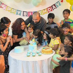 Aswathy Sreekanth Instagram - Kamala turned one 🥰🥰🥰

🎂 @celines_homemade_cakes 
#kamalaturnedone #happiness #littleone #timeflies #firstbirthday