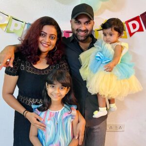 Aswathy Sreekanth Instagram - Kamala turned one 🥰🥰🥰

🎂 @celines_homemade_cakes 
#kamalaturnedone #happiness #littleone #timeflies #firstbirthday