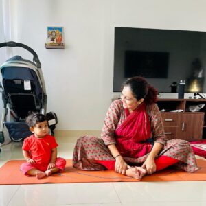 Aswathy Sreekanth Instagram - Look who joins Amma for some morning stretches 😍😍😍

#mommylife #morningvibes #mammababytime #happybaby #happymom #blessings #morningroutine