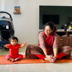 Aswathy Sreekanth Instagram - Look who joins Amma for some morning stretches 😍😍😍

#mommylife #morningvibes #mammababytime #happybaby #happymom #blessings #morningroutine
