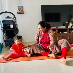 Aswathy Sreekanth Instagram - Look who joins Amma for some morning stretches 😍😍😍

#mommylife #morningvibes #mammababytime #happybaby #happymom #blessings #morningroutine