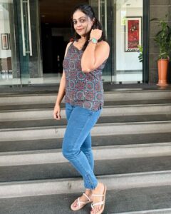 Aswathy Sreekanth Instagram - You attract the energy you give off ❤️

👗 @madhubaniethnics