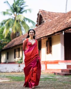 Athulya Chandra Instagram - "Saree, not sorry for stealing the show! 😎🔥 #sareeswagger #runwayready "