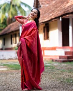 Athulya Chandra Instagram - "Saree, not sorry for stealing the show! 😎🔥 #sareeswagger #runwayready "