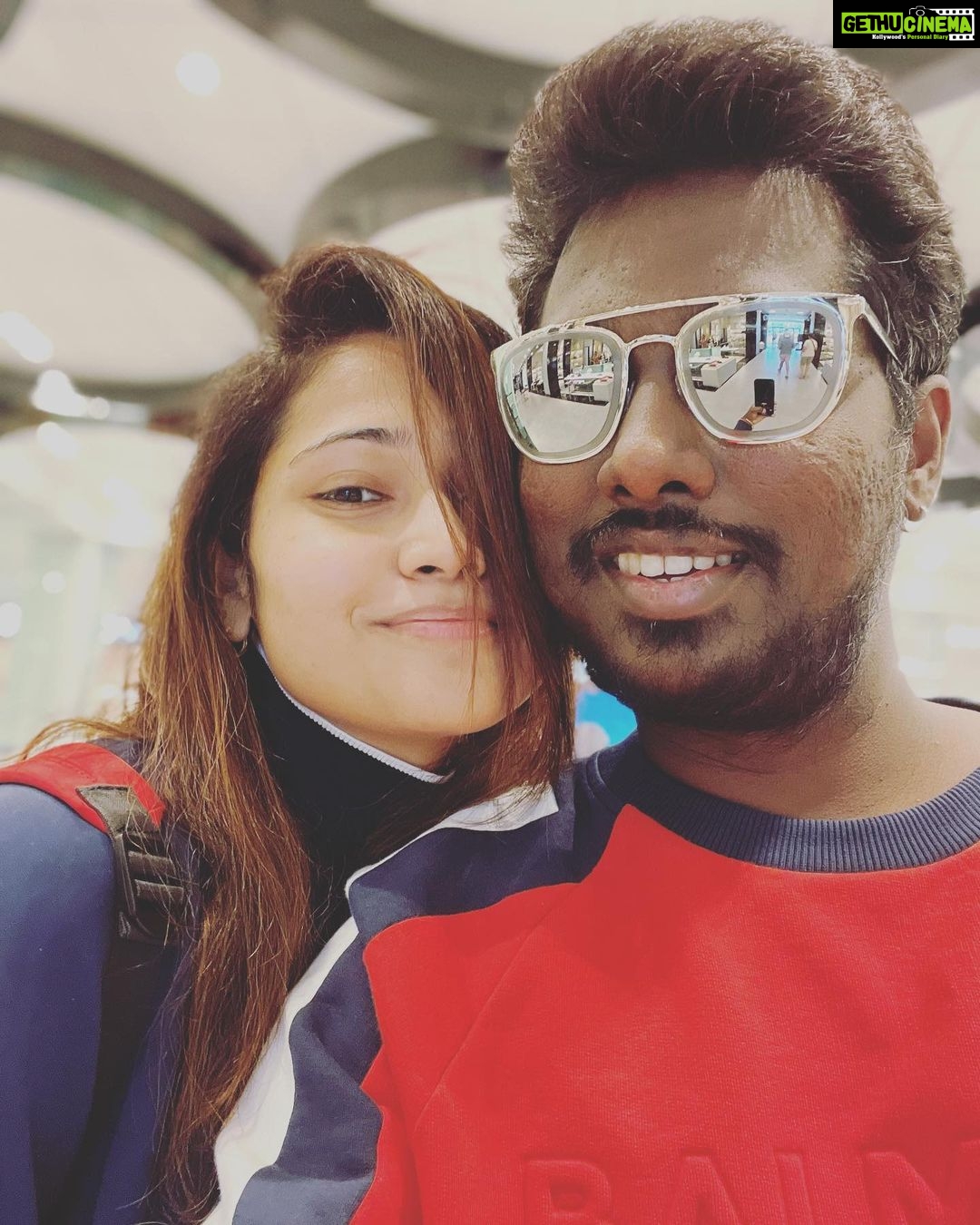 Kim Sharma-Leander Paes Celebrate 1 Year Of Dating With Romantic Pics