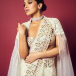 Bhumi Pednekar Instagram - My cape has super powers Wearing @abujanisandeepkhosla @asalabusandeep 🤍 Jewellery @goenkaindia Styled by @mohitrai Makeup @sonicsmakeup Hair @marcepedrozo Clicked by @lisadsouza Managed by @yashrajfilmstalent @khandelwal_neha