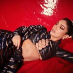 Bhumi Pednekar Instagram - Signing off 2022 in style… Styled by @rheakapoor with @manishamelwani @spacemuffin27 Assisted by @sanyakapoor Fashion intern @isha_bhatye Make up @sonicsmakeup Hair @rohit_bhatkar Shot by @thehouseofpixels Sari @ekayabanaras Earrings @zoyajewels Ear cuffs @mp.joyas