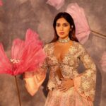 Bhumi Pednekar Instagram - @khushmag . . . Editor-in-chief: Sonia Ullah (@Sonia_Ullah) Wardrobe: Mrunalini Rao (@MrunaliniRao) Jewellery: Dhirsons Jewellers (@dhirsons_jewellers) Photographer: Vansh Virmani (@VanshVirmani) Creative Director: Manni Sahota (@Mannisahota_) Fashion Editor: Vikas Rattu (@Vikas_r) Fashion Stylist: Tanishq Malhotra (@TanishqMalhotraa) Makeup: Sonik Sarwate (@sonicsmakeup) Hair: Seema Khan (@hairstories_byseema) Interview by: Nupur Sarvaiya (@nupursarvaiya) Set Execution: Phoolandevi Events (@phoolandevievents) Production coordination: April Studios (@april.studios) Studio Courtesy: Go Studios (@gostudio.in) Styling Assistants: Bhavya Jain, Archita Elwadhi, Farheen Kaur & Garima Artist Talent Management: YRF (@Yashrajfilmstalent)