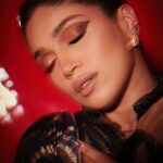 Bhumi Pednekar Instagram - Wild And Free Styled by @rheakapoor with @manishamelwani @spacemuffin27 Assisted by @sanyakapoor Fashion intern @isha_bhatye Make up @sonicsmakeup Hair @rohit_bhatkar Shot by @thehouseofpixels Sari @ekayabanaras Earrings @zoyajewels Ear cuffs @mp.joyas