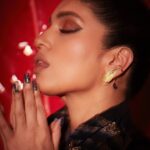 Bhumi Pednekar Instagram - Wild And Free Styled by @rheakapoor with @manishamelwani @spacemuffin27 Assisted by @sanyakapoor Fashion intern @isha_bhatye Make up @sonicsmakeup Hair @rohit_bhatkar Shot by @thehouseofpixels Sari @ekayabanaras Earrings @zoyajewels Ear cuffs @mp.joyas