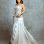 Bhumi Pednekar Instagram - Wore this beautiful couture piece by @ramikadi for my big win last night. Thank you Rami for always making me look and feel this exceptional 🤍 @rheakapoor can’t ever stop telling you, you’re my 💫 Team Styled by @rheakapoor along with @chandiniw @manishamelwani @sanyakapoor Jewels @h.ajoomal Makeup @sonicsmakeup Hair @marcepedrozo Managed by @khandelwal_neha Clicked by @dinesh_ahuja