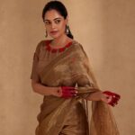 Bindu Madhavi Instagram - Dear western outfits, Try all you want but only I can bring out her true beauty and elegance Yours sincerely, Saree❤️ 📸 - @venketramg Saree n styling - @rubyafroz80 Retouching - @disha_dee Makeup - @meera.peace.love Hair - @puii_c_ammy #saree #sareelove #fashion #instagood #traditional #ootd #love #indianwear #bindumadhavi