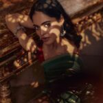 Bindu Madhavi Instagram - Flaunting my Indian ness 🥰 Saree - @_daakghor_ Jewellery - @fineshinejewels Makeup - @makeupbymadhushreeganapathy Hair - @marella_makeupstudio Shot by @arifminhaz Photo Asst @thejaswitanneru Styling - @stylebynavyaanddivya Styling Asst @dsgnr_suryakala